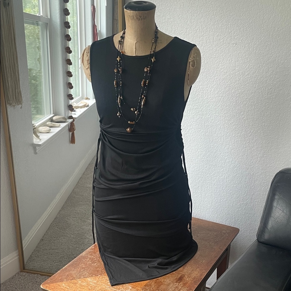 Elegant Black ribbed Sleeveless Dress